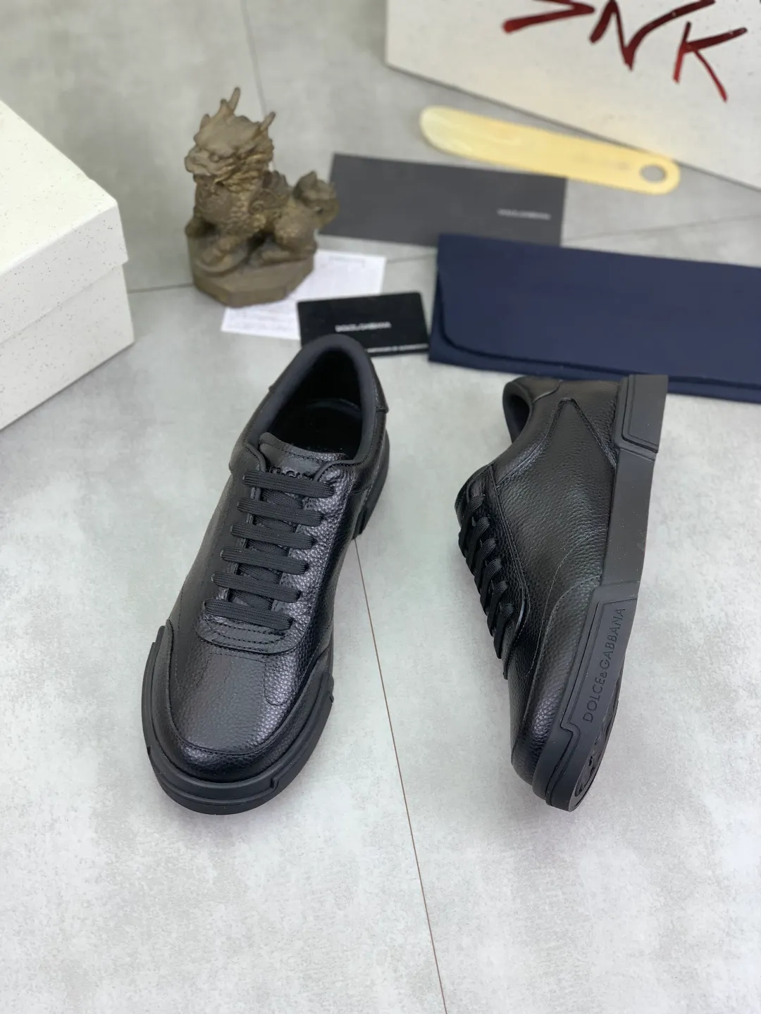 Men's shoes 💰P520 new model (DG-Dolce & Gabbana) latest popular 🔥🔥casual shoes, with brand signature details on the tongue, imported first-layer pebbled cowhide fabric, fashionable and versatile, can add luster to various looks. Create an exquisite design with unique dynamic vitality and modern atmosphere, showing modern elegance. Size: 38-44 (45 46 customized) Color: 4️⃣ colors available